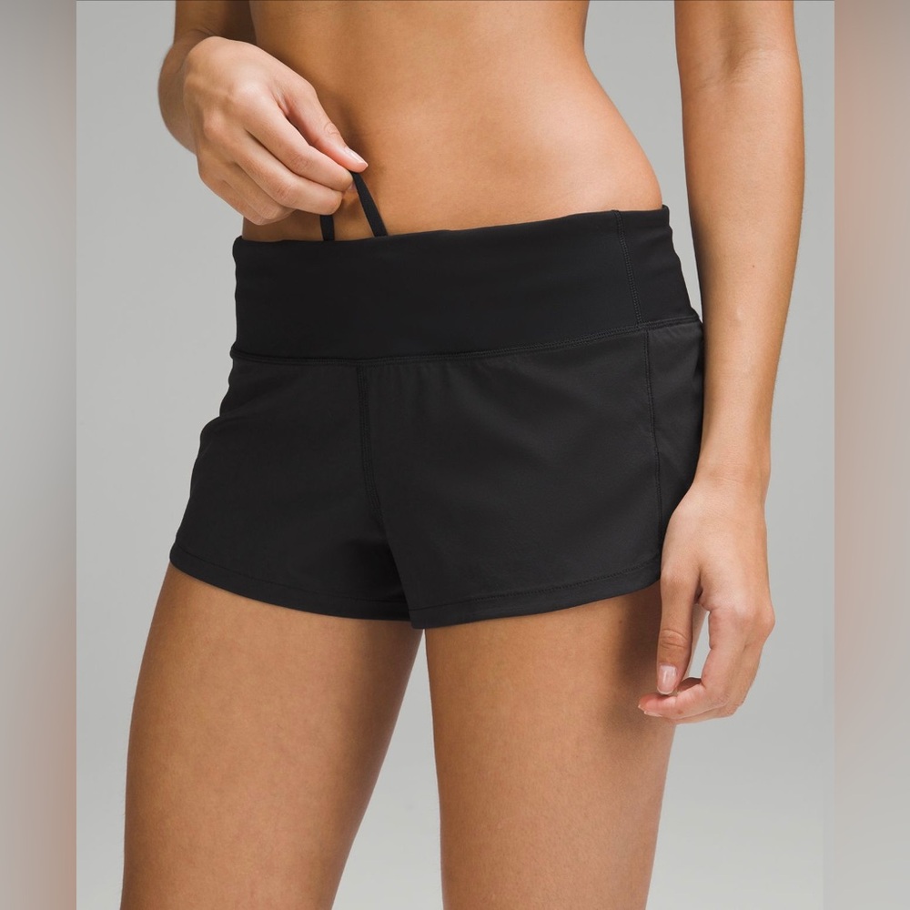 Lululemon 2.5’ Lowrise Speed Up Shorts in Black